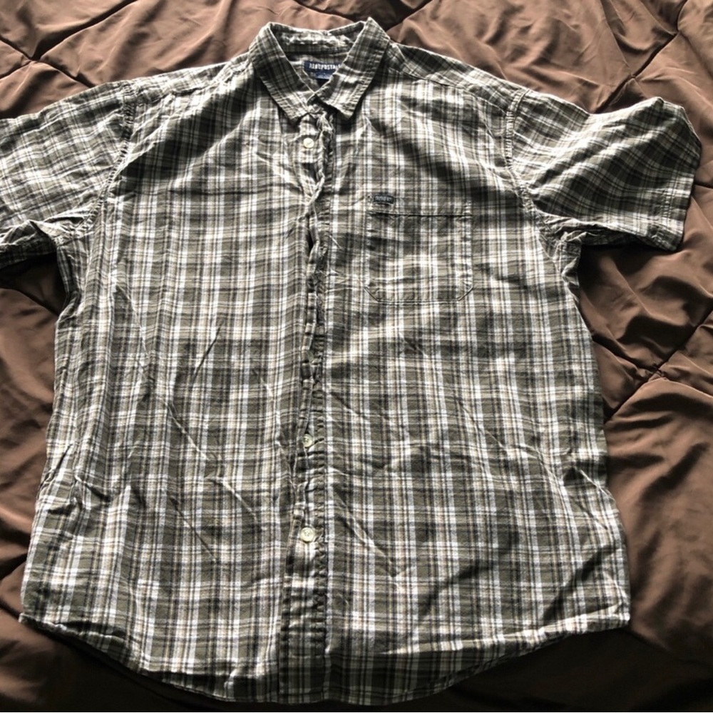 Three men’s Aeropostale button up shirts and one Arizona button up shirt